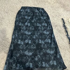 Daisy Black and Gray Patterned Maxi Skirt